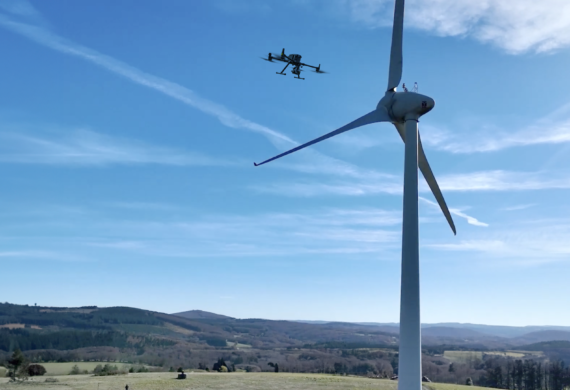 Aerones lance le service d'inspection par drone autonome des pales d'éoliennes